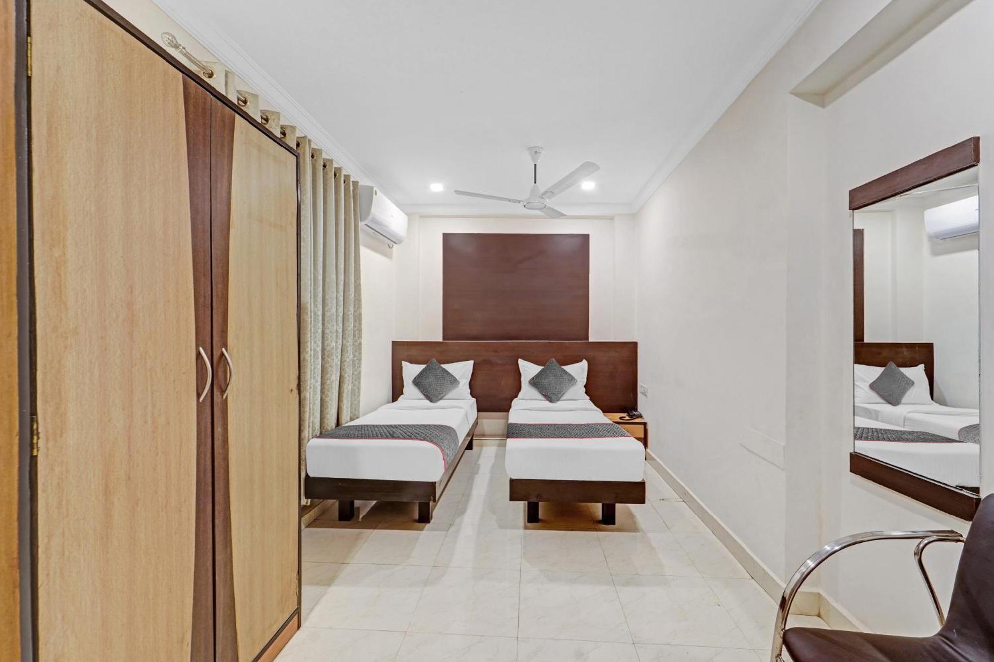 Collection O Mount Road Rich Mount Near Marina Beach Hotel Ченай Екстериор снимка