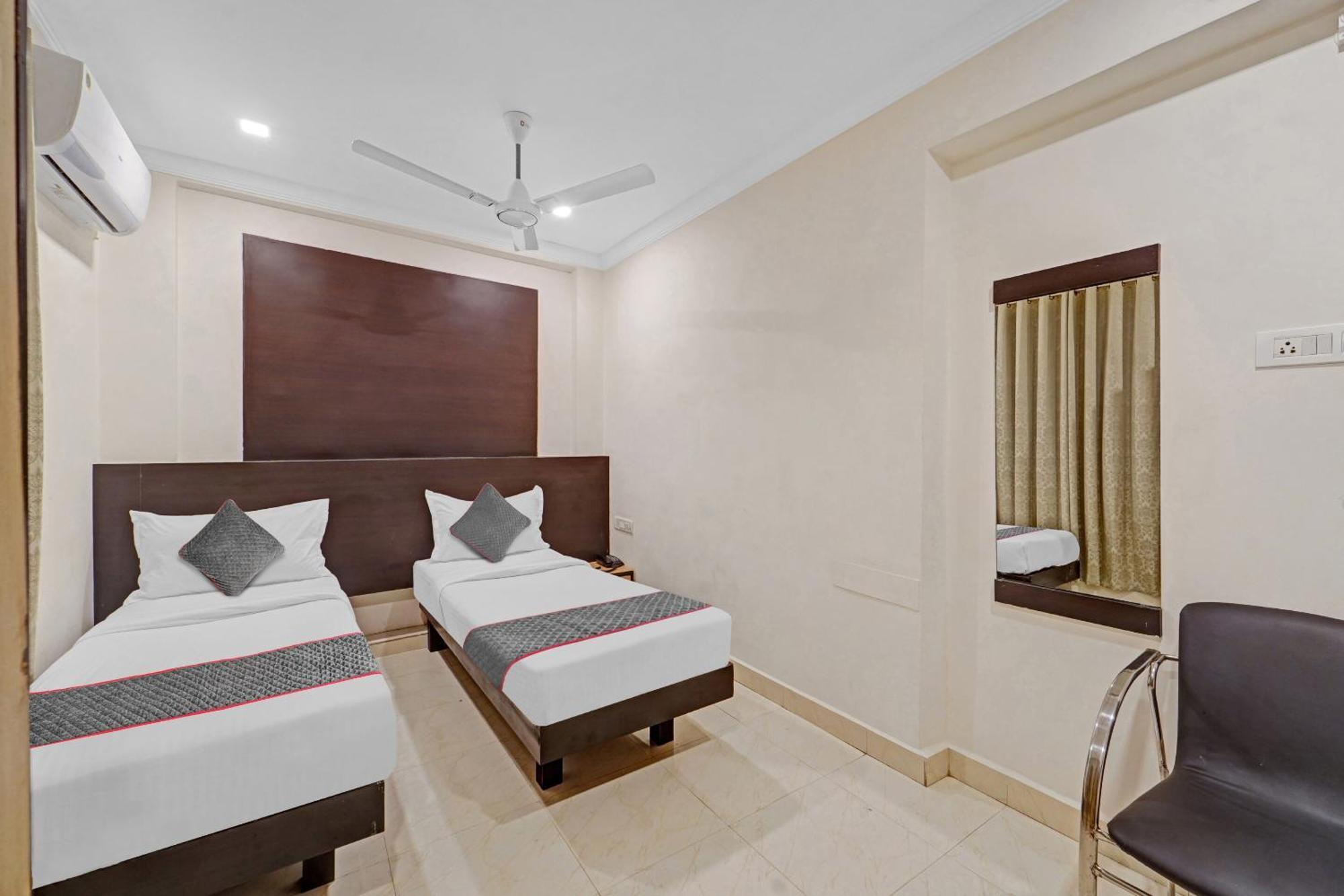 Collection O Mount Road Rich Mount Near Marina Beach Hotel Ченай Екстериор снимка