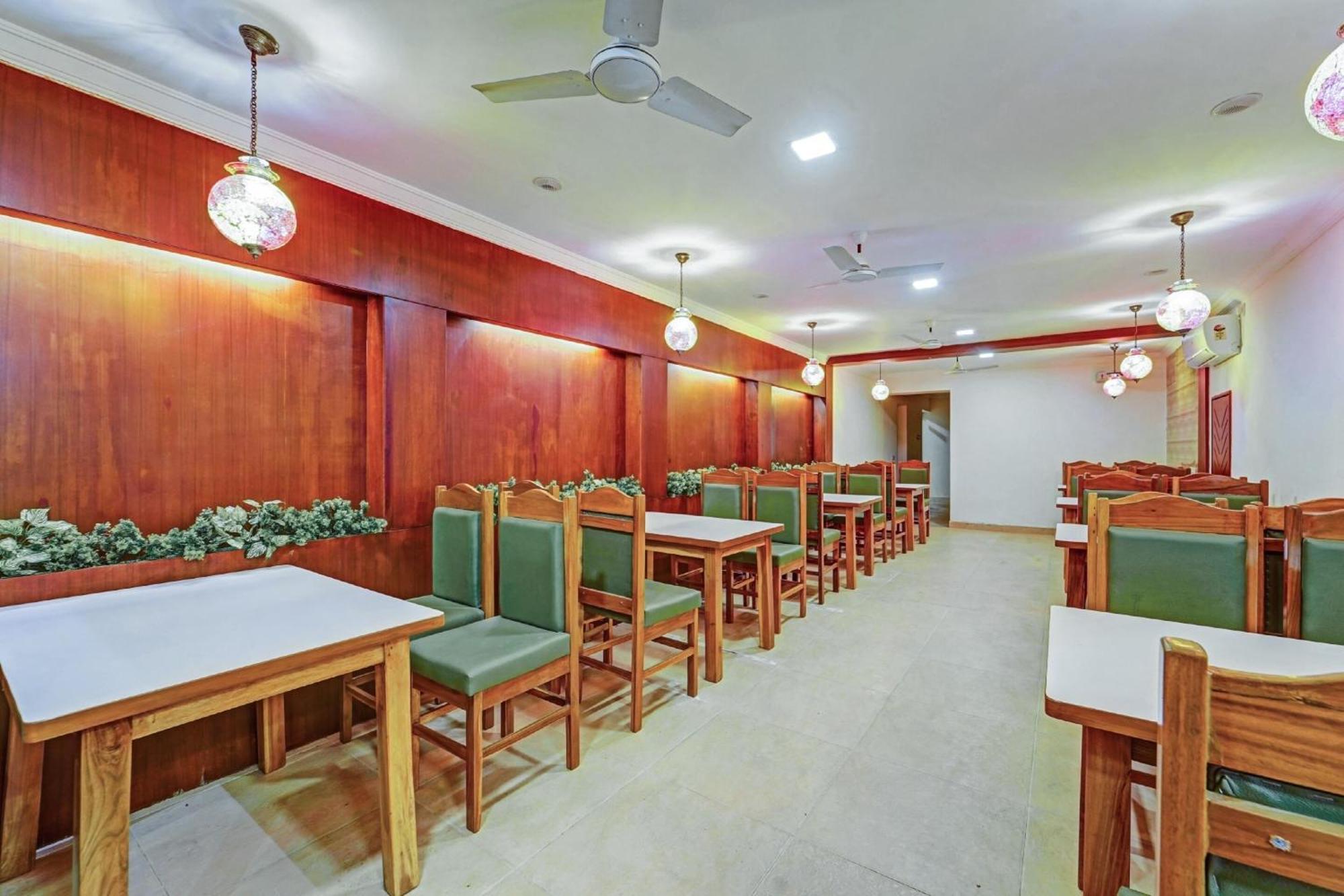 Collection O Mount Road Rich Mount Near Marina Beach Hotel Ченай Екстериор снимка